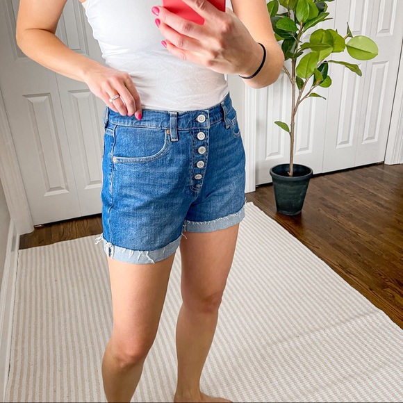GAP High Rise 4” Button Fly Jean Shorts 2/26R - Picture 2 of 8
